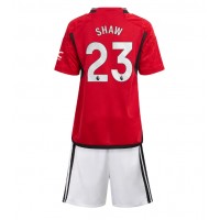 Dres Manchester United Luke Shaw #23 Domáci pre deti 2023-24 Krátky Rukáv (+ trenírky)